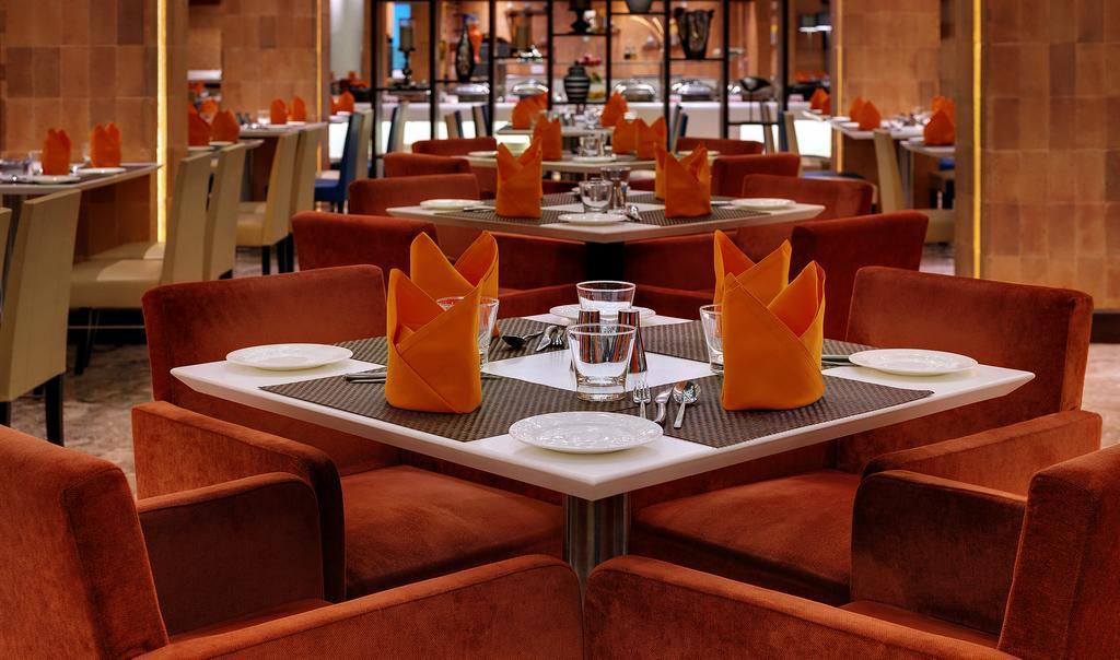 Ramada Plaza By Wyndham Jhv Benares Buitenkant foto