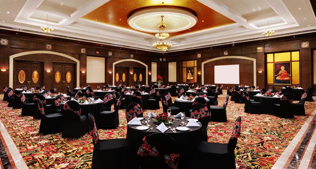 Ramada Plaza By Wyndham Jhv Benares Buitenkant foto