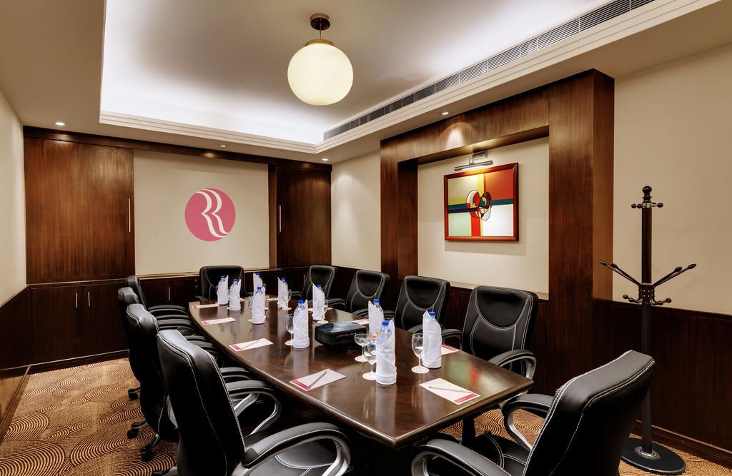 Ramada Plaza By Wyndham Jhv Benares Buitenkant foto