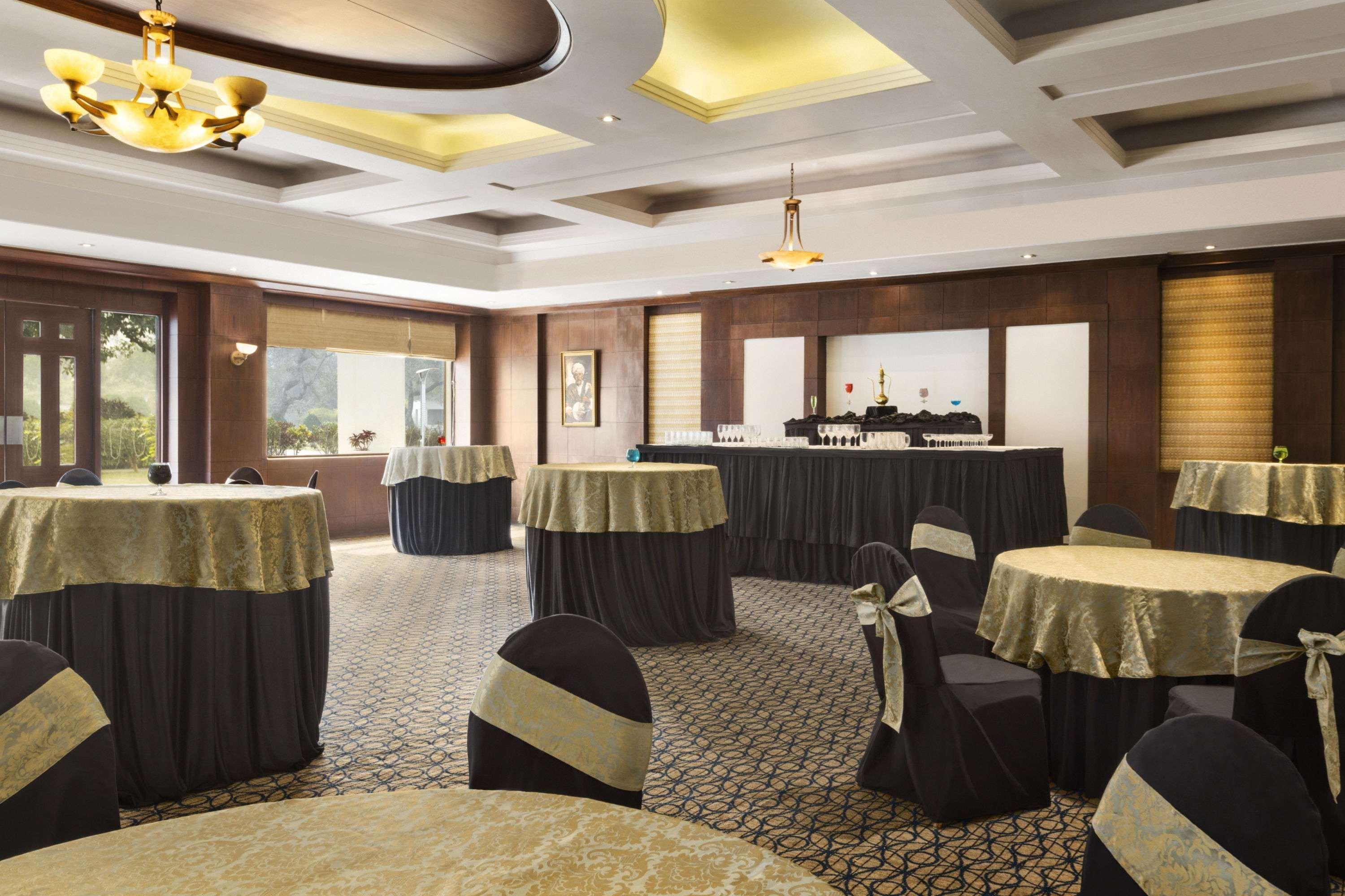 Ramada Plaza By Wyndham Jhv Benares Buitenkant foto