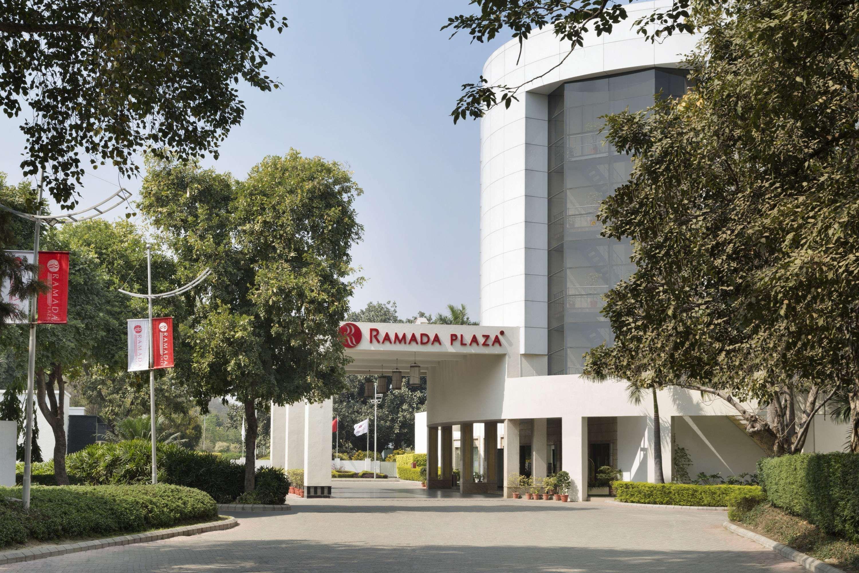 Ramada Plaza By Wyndham Jhv Benares Buitenkant foto
