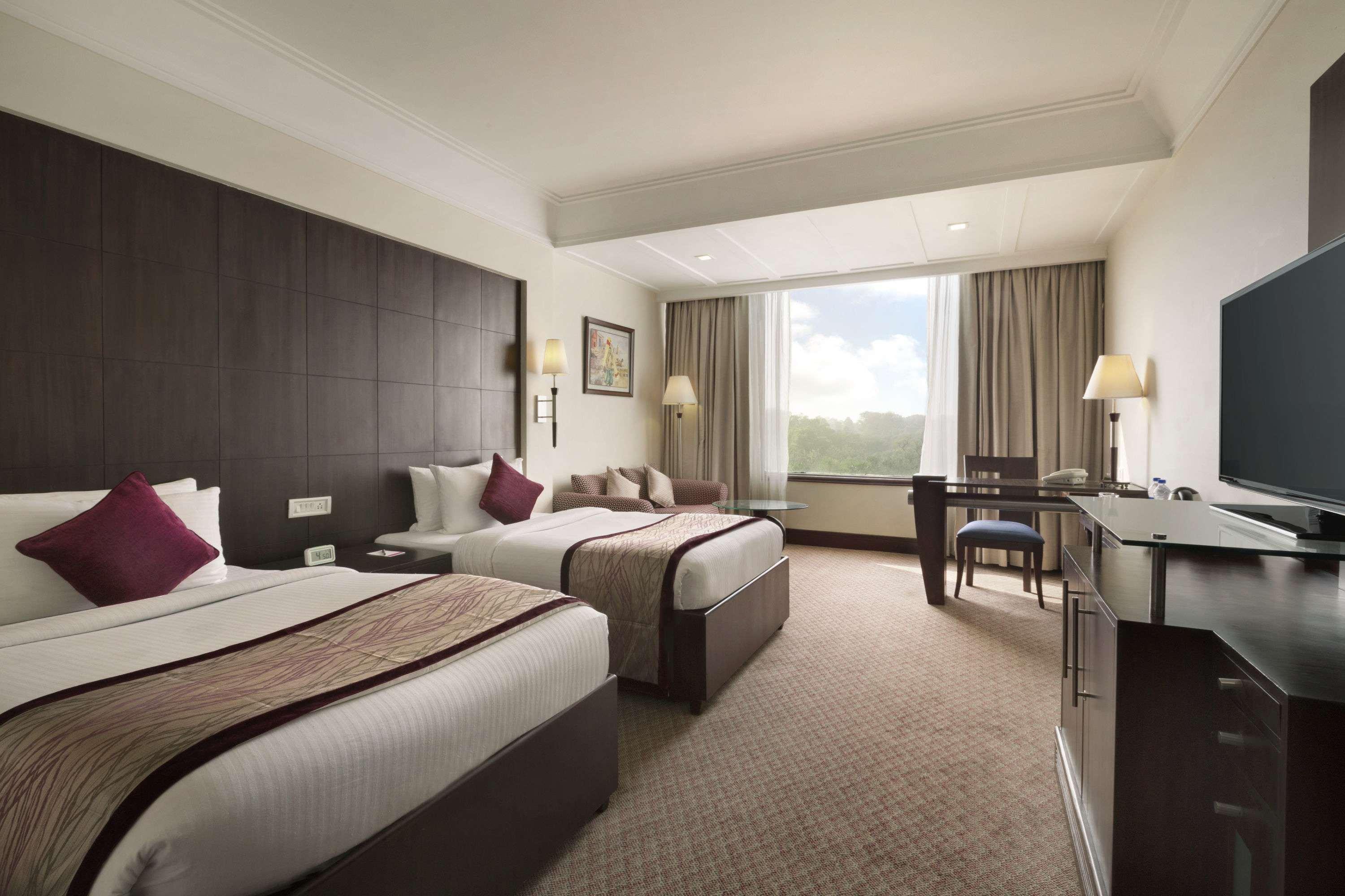 Ramada Plaza By Wyndham Jhv Benares Buitenkant foto