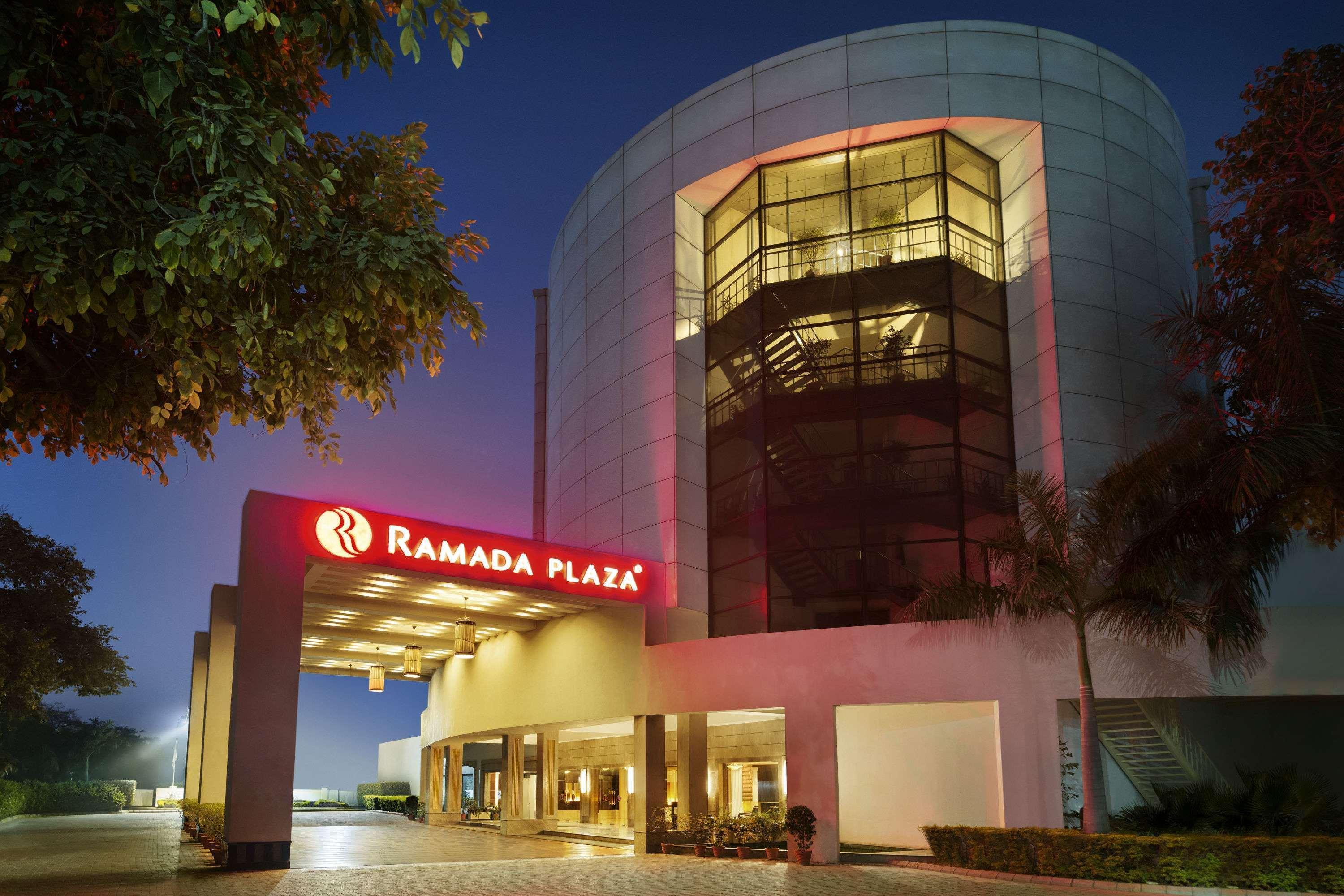 Ramada Plaza By Wyndham Jhv Benares Buitenkant foto