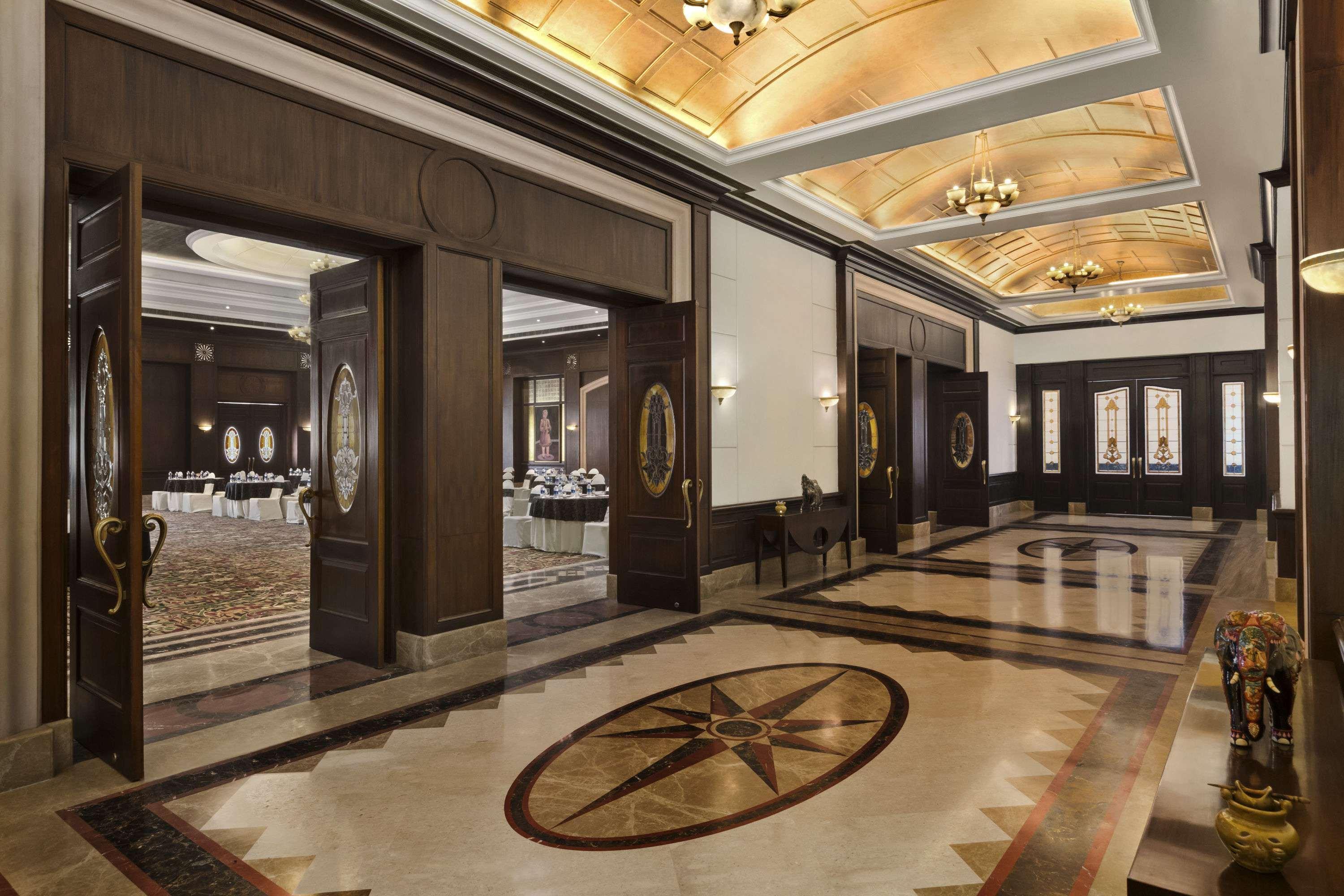 Ramada Plaza By Wyndham Jhv Benares Buitenkant foto