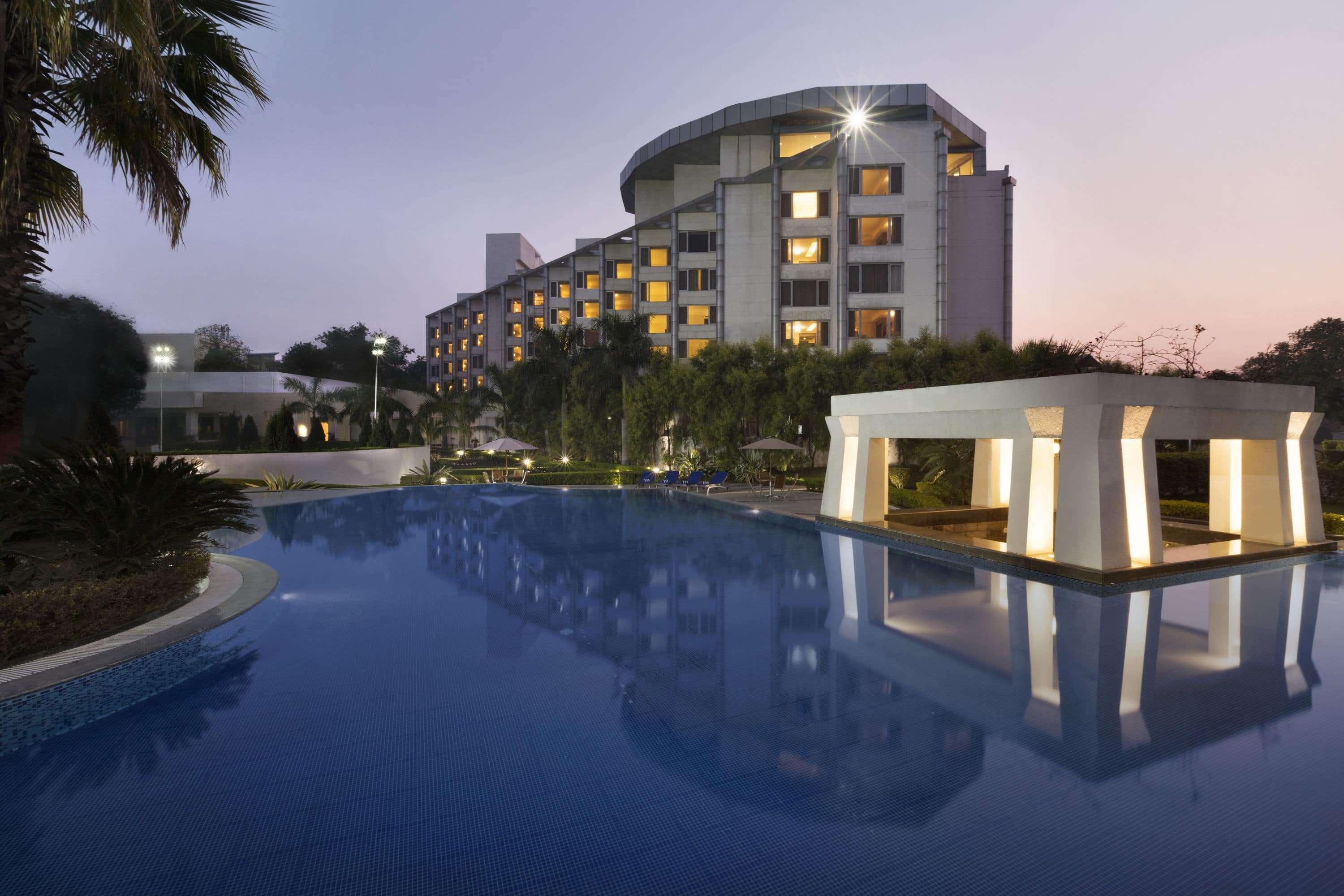 Ramada Plaza By Wyndham Jhv Benares Buitenkant foto