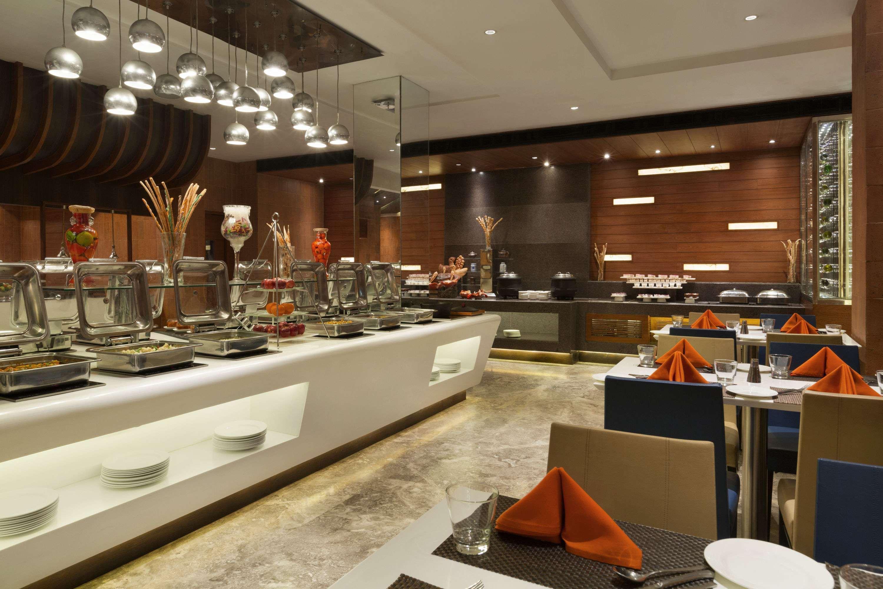 Ramada Plaza By Wyndham Jhv Benares Buitenkant foto