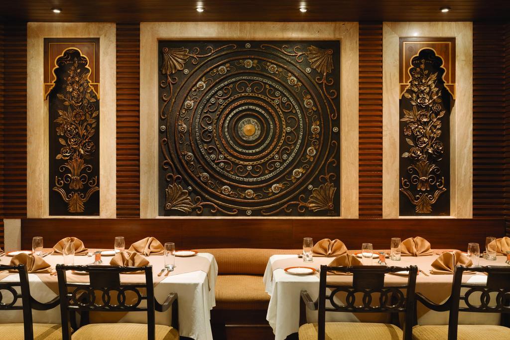 Ramada Plaza By Wyndham Jhv Benares Buitenkant foto