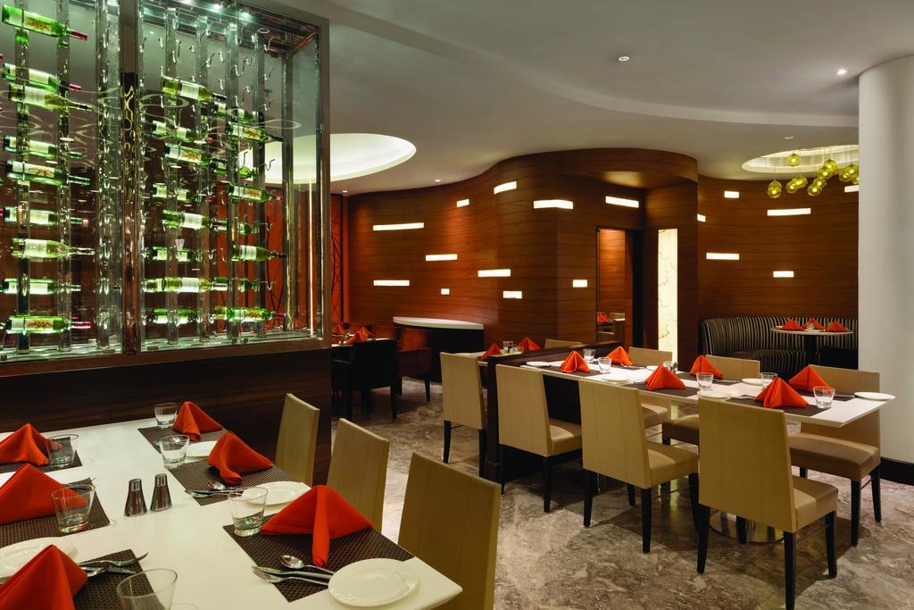 Ramada Plaza By Wyndham Jhv Benares Buitenkant foto