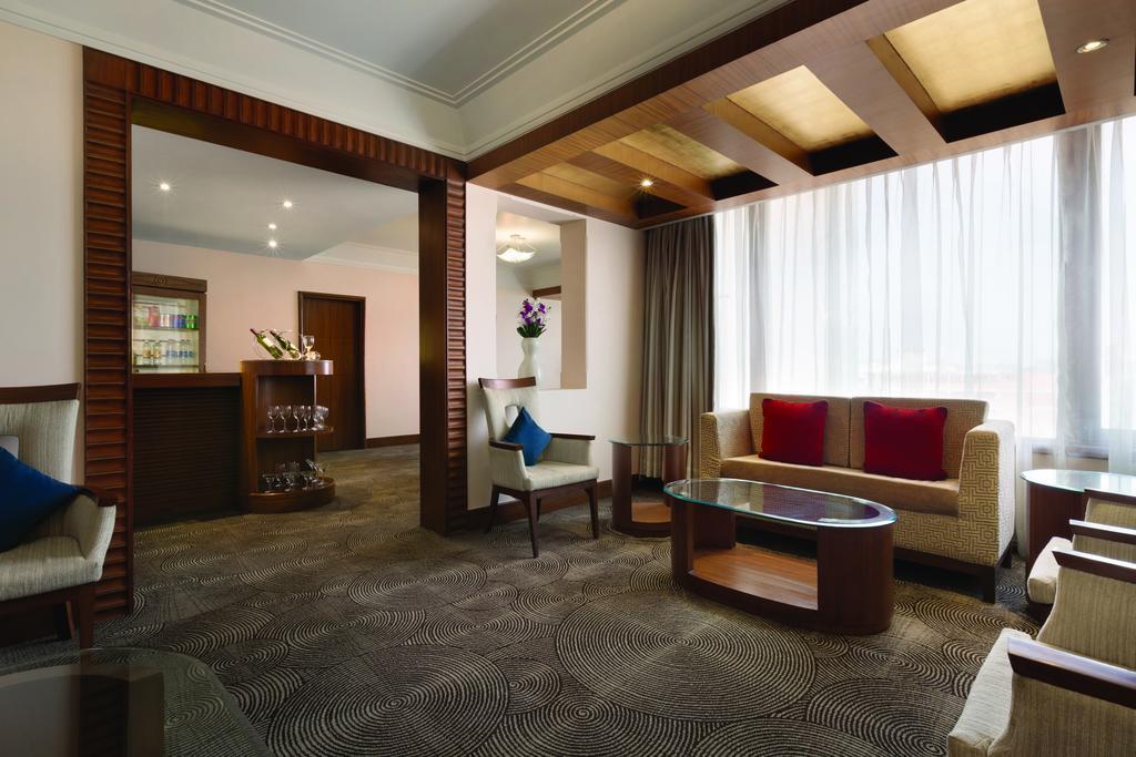 Ramada Plaza By Wyndham Jhv Benares Buitenkant foto